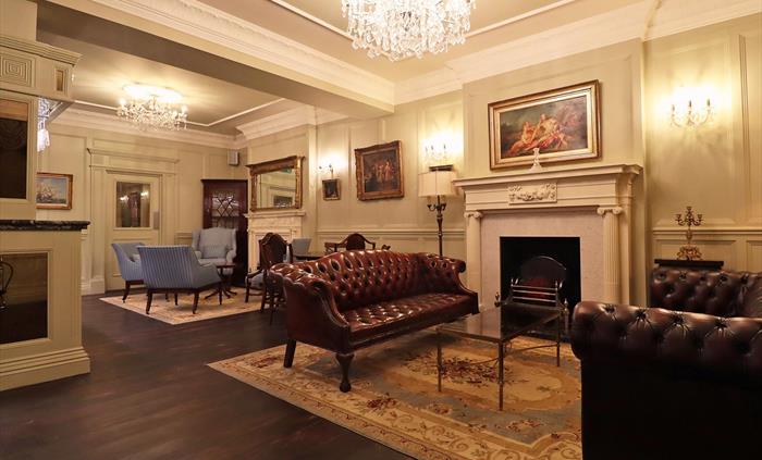 Take a step back in time and relax and unwind in the Georgian bar with a variety of carefully selected wines, spirits and cocktails. This room can be